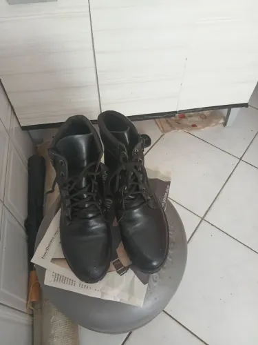 Vende bota semi nova 35
