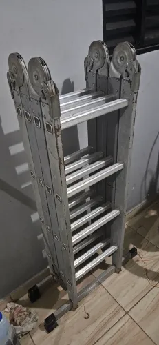 Escada articulada 