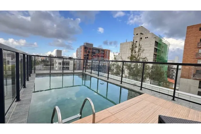 APARTAMENTO TIPO FLAT MOBILIADO PARA LOCAÇÃO COM 22M², COM SACADA, 317MTS DA PRAIA DE INTE