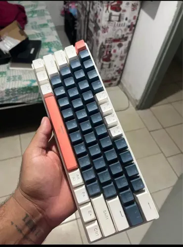 TECLADO MECÂNICO
