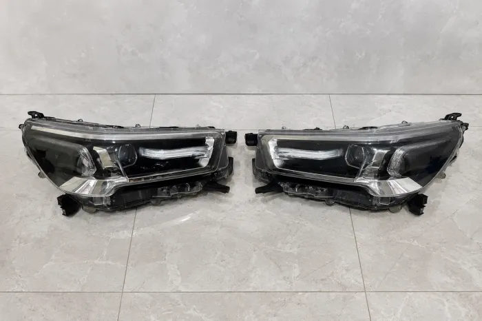 FAROL HILUX SRX
