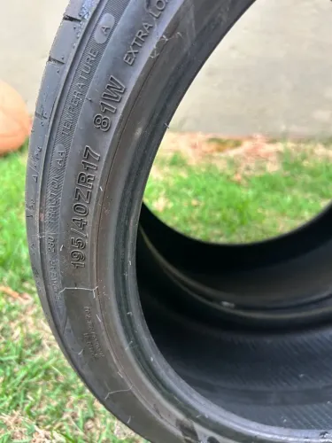 Vendo dois pneus seminovos 195 / 40 / 17