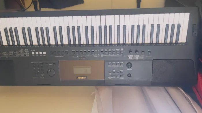 Teclado musical YAMAHA EW 400