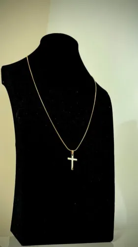 Corrente Dourada 60cm Com Crucifixo 1,2mm