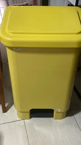 Vende-se lixeira 