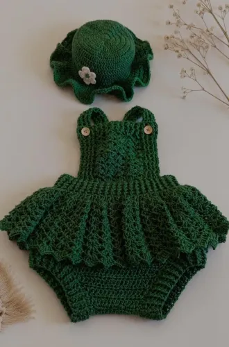 conjunto chapéu e jardineira para bebês