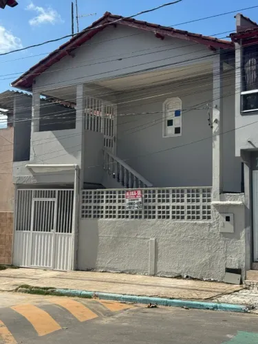 Alugo, casa na Barra do Sahy, 5 quartos 200m da praia.