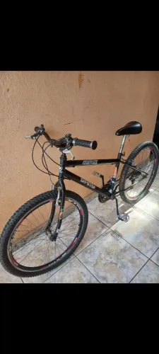 Bicicleta aro 26 com 18 marchas