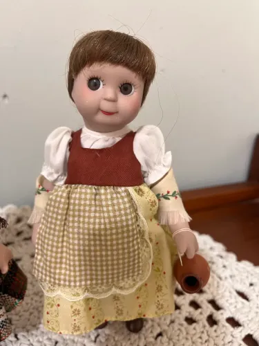 Bonecos de porcelana antigos