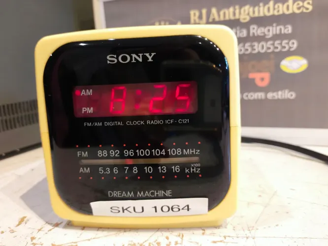 Relógio despertador Sony C121 Dream Machine AM FM - usado funcionando 120v