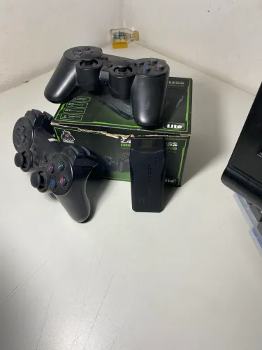 Game stick poucas vezes usado ainda está bem novinho