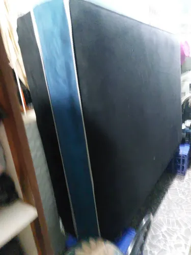 Vende-se essa cama semi nova no valor de 300 reais pra vim buscar 250 reais i