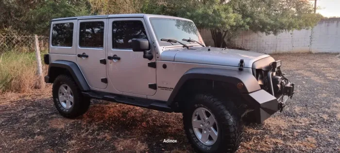 Jeep Wrangler Unlimited Sahara 3.8 V6 4P 2011