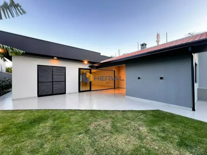 Casa com 3 quartos à venda, 190 m² por R$ 1.200.000 - Vila Morangueira - Maringá/PR