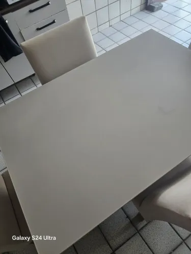 Mesa com tampo de vidro