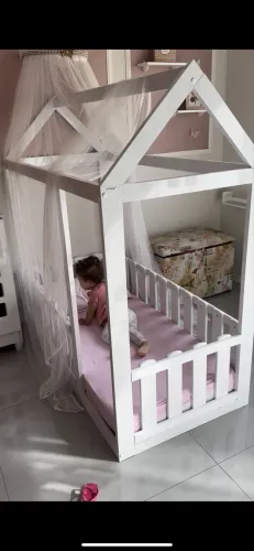 Cama Montessoriana Casinha Infantil com Colchão Ortobom e Dossel Mosquiteiro