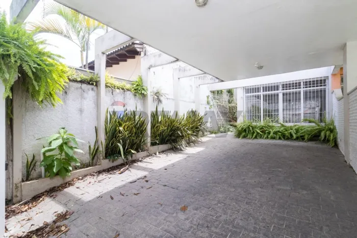 Sobrado à Venda no Parque São Domingos, Zona Norte de São Paulo, com 3 Quartos, 1 Suíte, 4