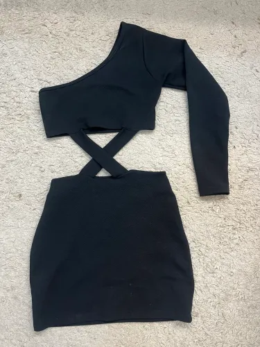 Vestido curto preto