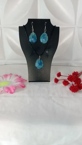 Chaveiro e colares personalizados 