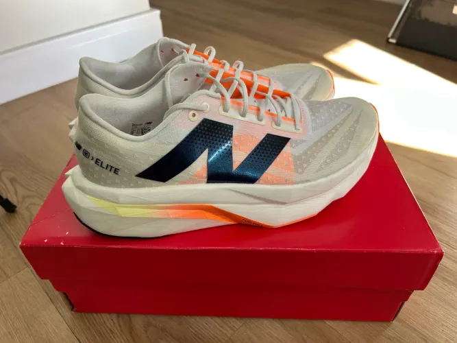 Tênis New Balance SC Elite V4 FuelCell US11 BR43