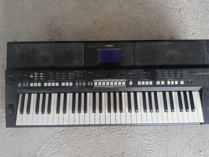 Teclado Yamaha PSR S650 