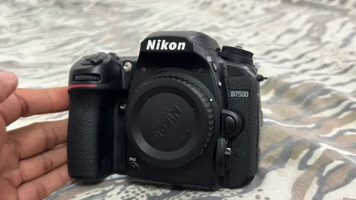Nikon D7500 + 50mm 1.8