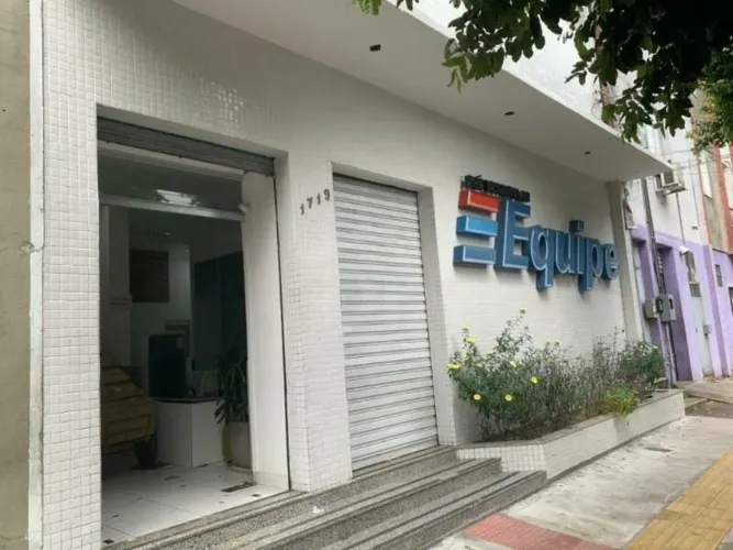 Ponto Comercial para Locação em São Brás, Belém-PA: 1.200m², 2 banheiros.