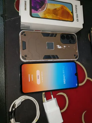 Samsung Galaxy M15 com caixa