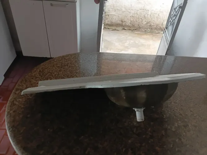 Vende-se uma pia para banheiro