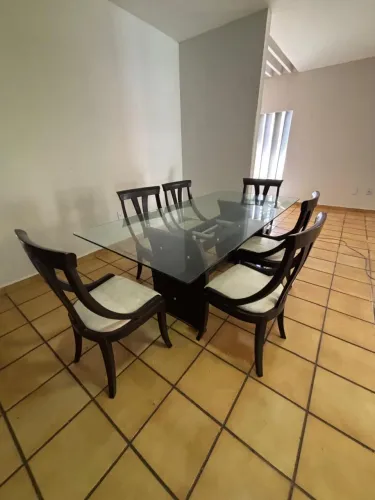MESA COM 6 CADEIRAS