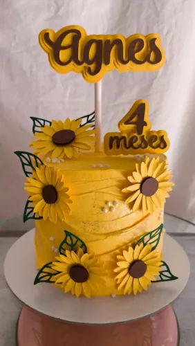Adriana cakes, trabalhamos com bolos personalizados doces cupcakes kit festa e muito mais