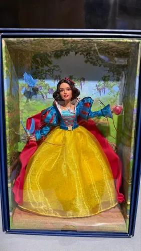 Boneca de moda Mattel Disney Collector Branca de Neve com acessórios