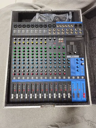 MESA DE SOM YAMAHA XU 16 USB
