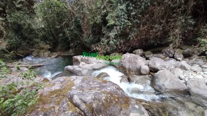 TERRENO COM ACESSO Á CACHOEIRA E VISTA PARADISÍACA