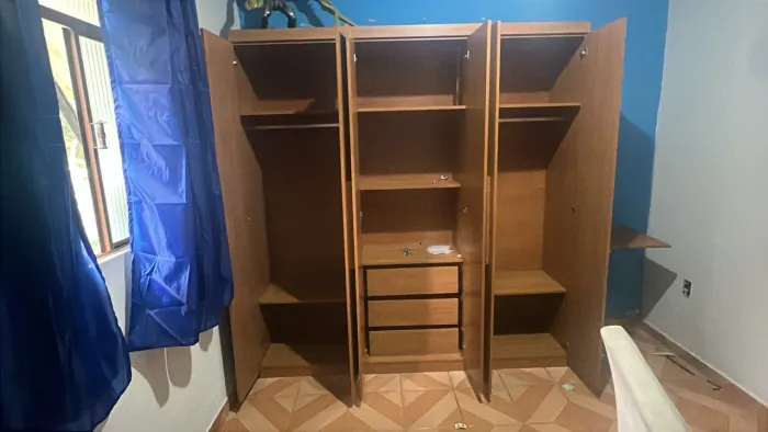 Guarda-roupa Novo. 