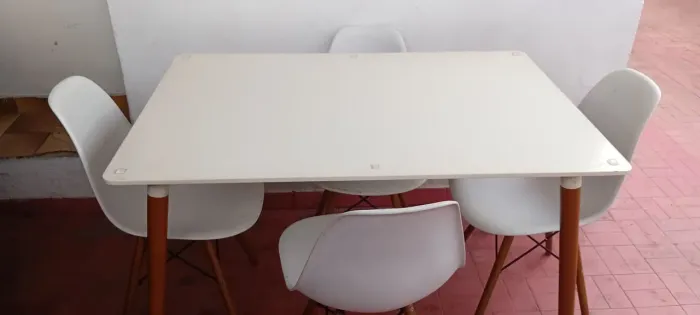 Mesa com 4 cadeiras Com vidro Grosso