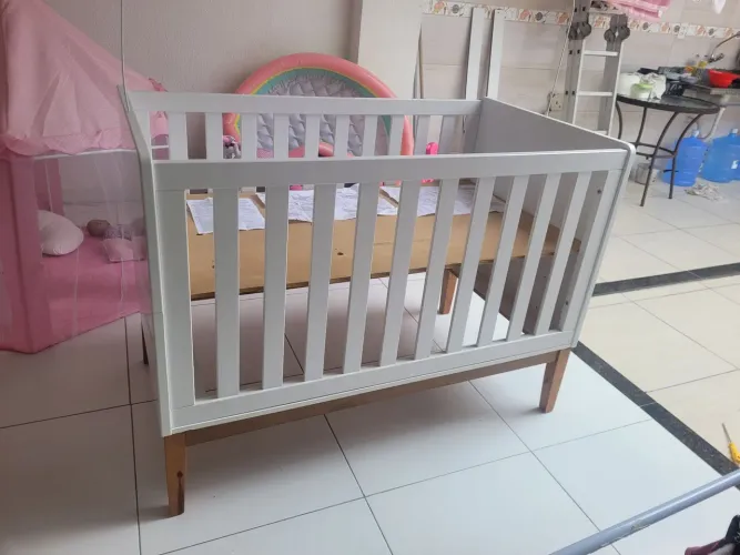Berço e mine cama regulável quase sem uso