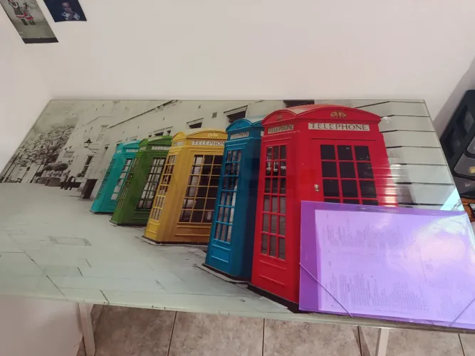 Vendo ou troco mesa de vidro (aproximadamente 1m30cm por 60cm)