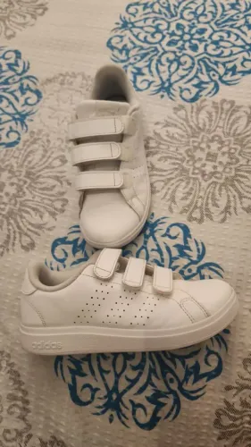 Tenis Adidas tamanho 31 ótima conservação R$ 100