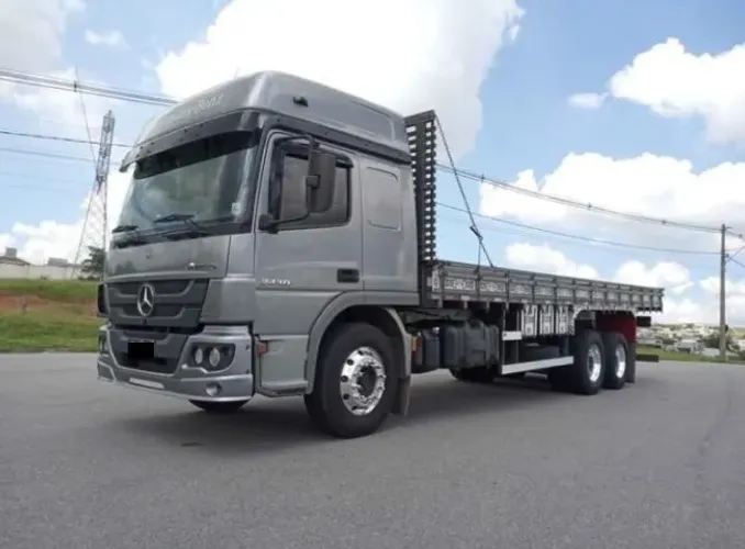 mb Atego 2430 6x2 ano 2015 Carroceria 8,5m