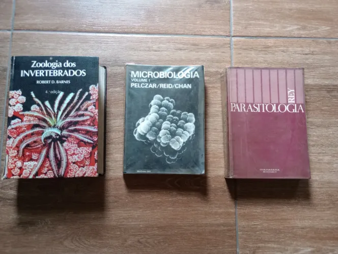 Livros de Biologia e Parasitologia 