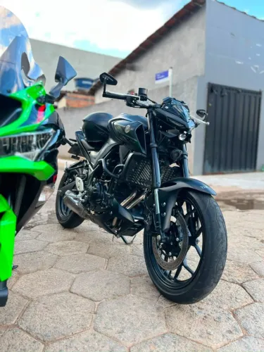 MT03 PRETO FOSCO