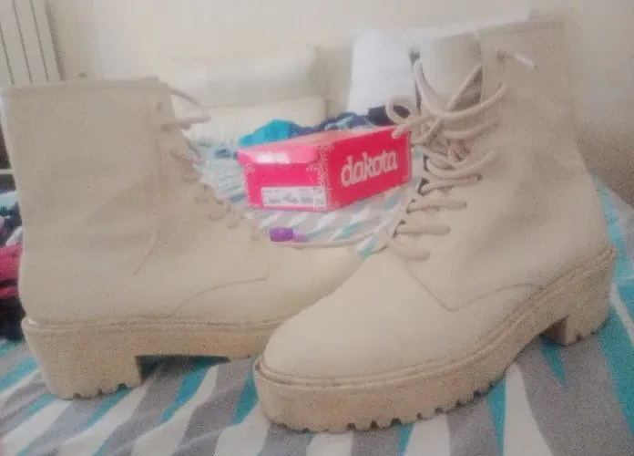 Botinha Cor creme , Bom estado! Lindaaa