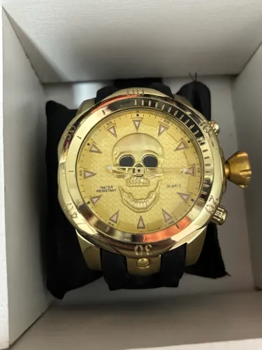 Relógio caveira alto relevo invicta