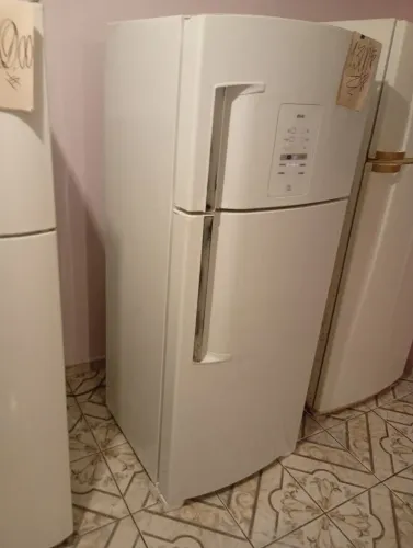 Geladeira Brastemp Frost Free top promoção do dia 1300$ aceita cartão ?