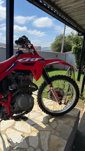 Crf 230 para pessoas exigentes 