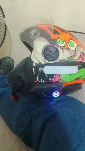 Capacete com intercomunicador