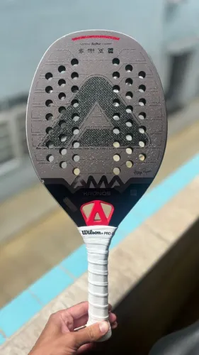 Raquete de beach tennis Ama Kronos Hugo Russo!! Ótimo estado