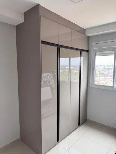 Vendo guarda roupa R$ 3.500,00 já instalado