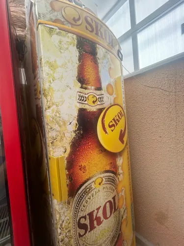 Geladeira comercial da Skol + 4 porta garrafas